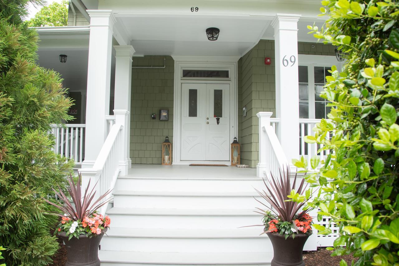 The Ocean Bay House Bed & Breakfast Bay Shore Exterior photo